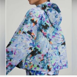 Lululemon Rain Chaser Jacket-Size 2-Seawheeze-Euphoria Multicolor RARE